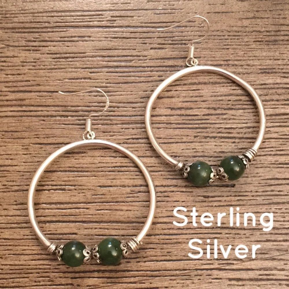 Vtg Sterling Circle Earrings Green Stone Beads